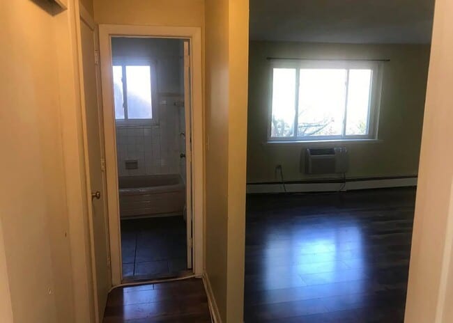 Building Photo - 8 Bryon Rd