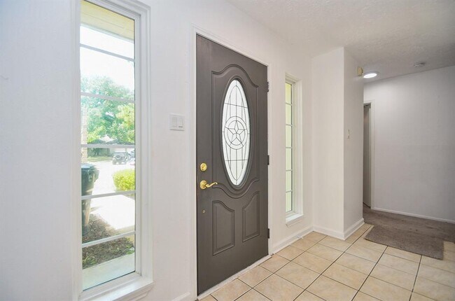 Foto del edificio - 7326 Bubbling Brooks Ln