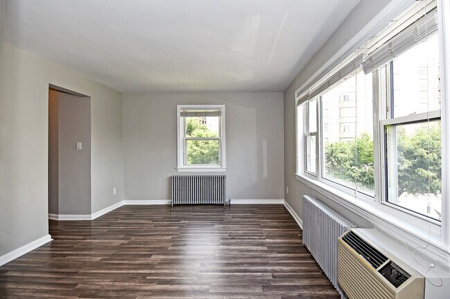 Building Photo - 7036 Strathmore St