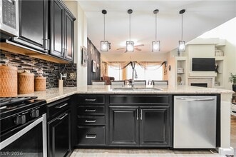Building Photo - 5975 Sunlight Garden Way