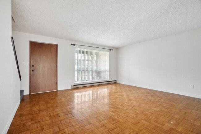 Building Photo - 3425 S 176th St