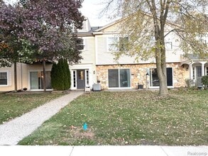 Building Photo - 831 Bloomfield Village Blvd