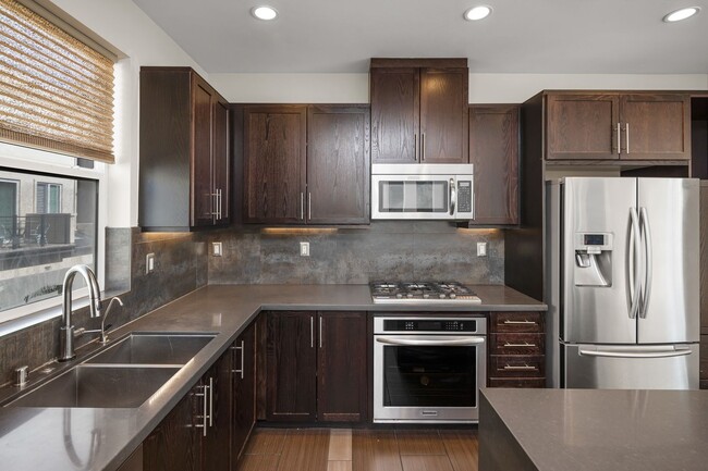 Building Photo - Resort Style 2B Townhome in Origen at Civi...