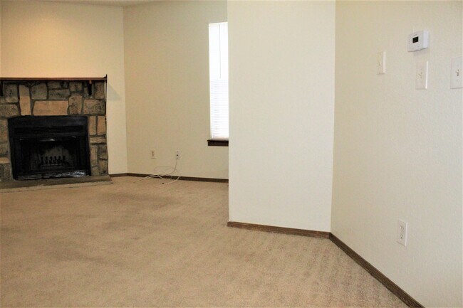 Building Photo - 980 S Dawson Way