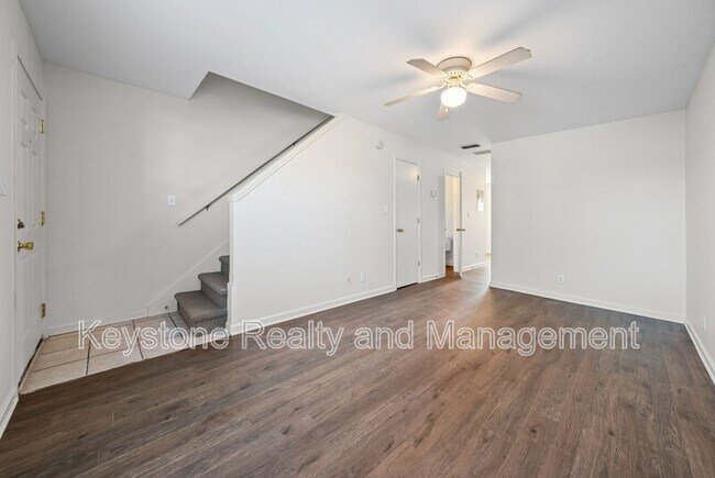 Foto del edificio - 3312-A Royster Lane