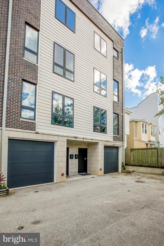 Primary Photo - 3831 Terrace St
