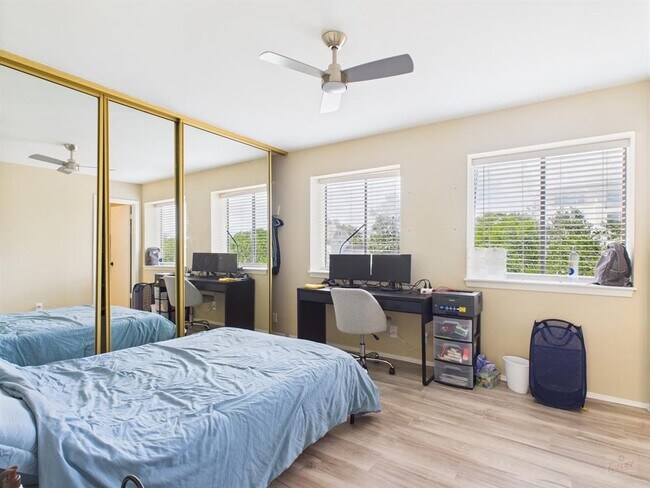 Foto del edificio - 3115 Helms St