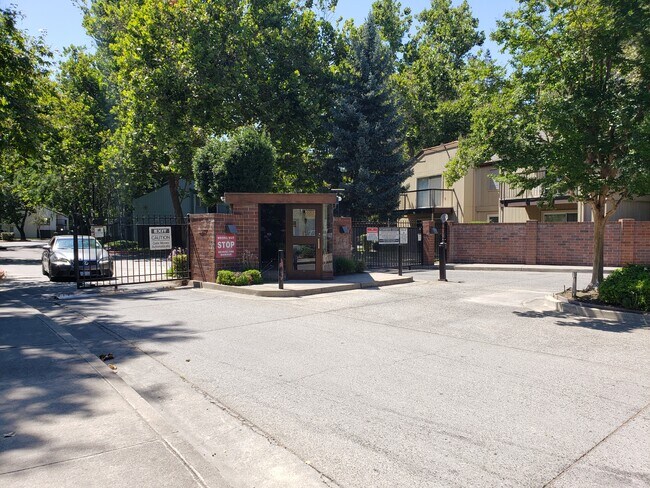 Foto del edificio - 3591 Quail Lakes Dr