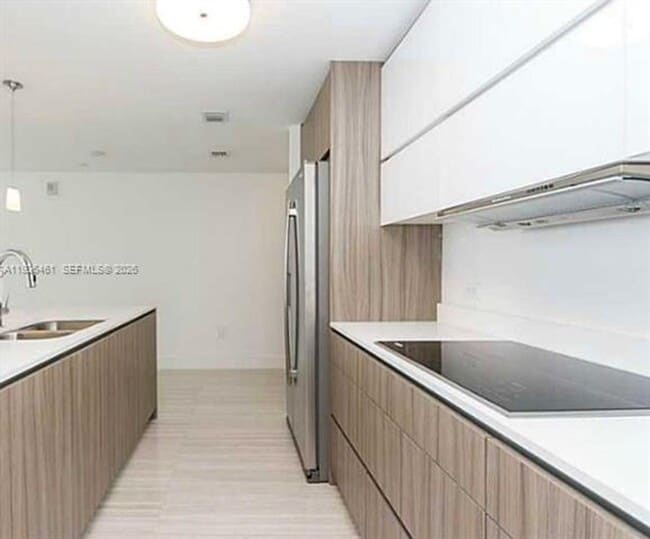 Foto del edificio - 600 NE 27th St