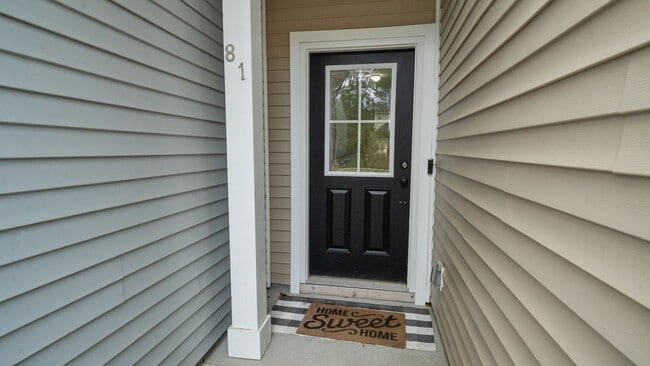 Building Photo - Stylish 3 Bedroom Townhome in The Commons – Richmond Hill Living at Its Finest