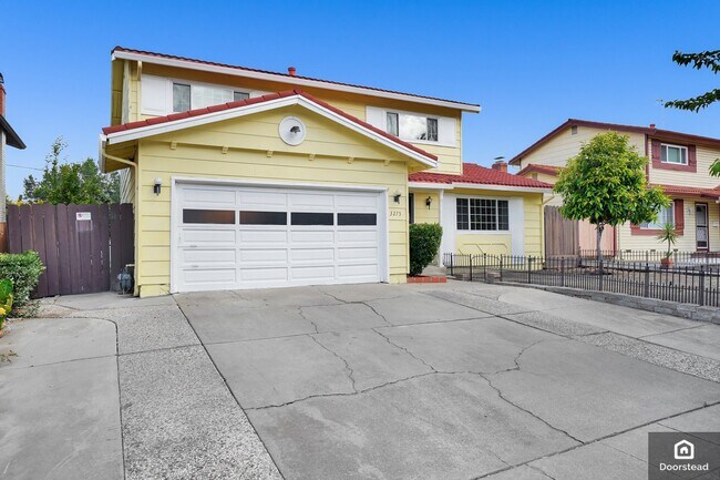 Building Photo - 3273 Cropley Ave