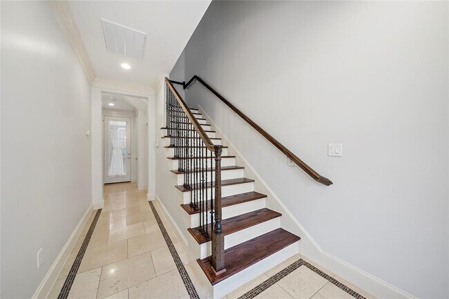 Building Photo - 3921 Gramercy St