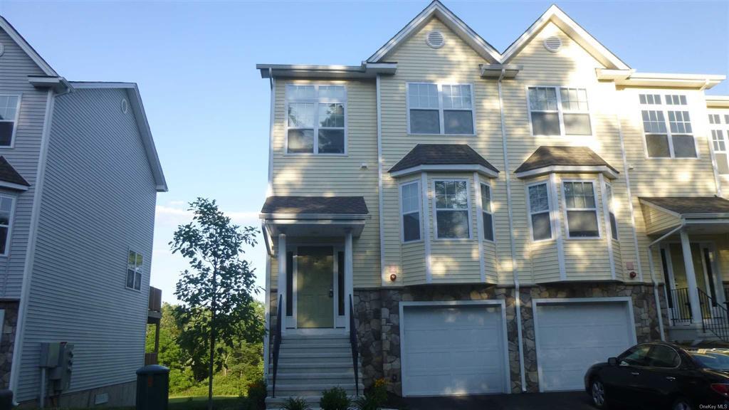 Primary Photo - 4 Berry Ln