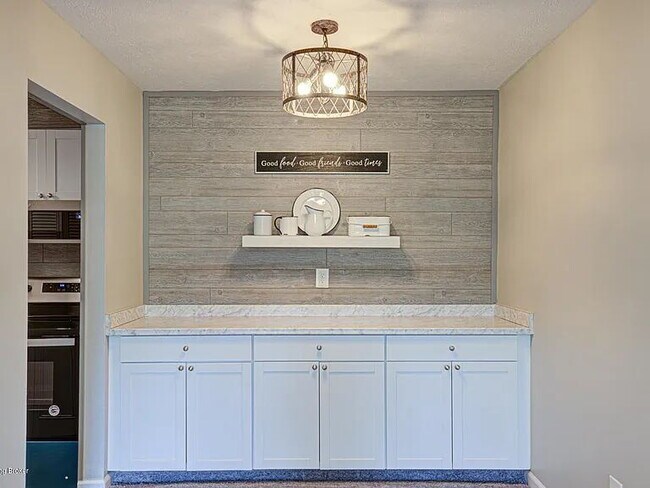 Building Photo - "Coming Soon 1-Bedroom Retreat on Goldsmith Ln, Louisville"