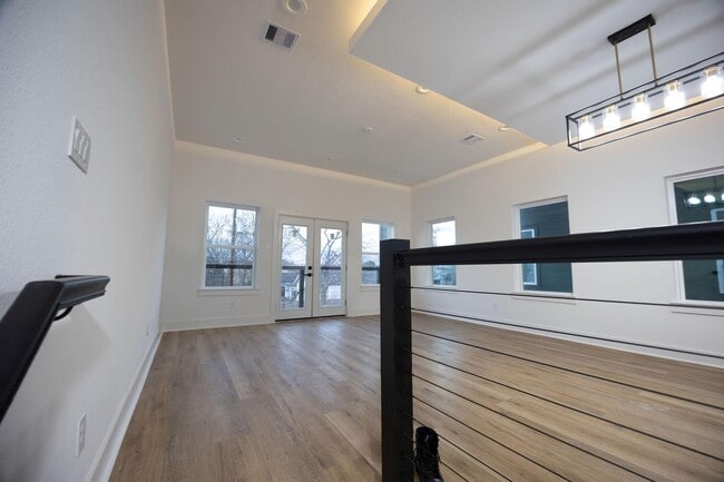 Building Photo - 868 E 35th St