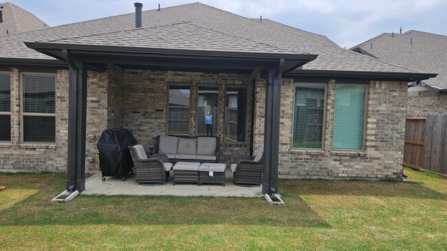 Foto del edificio - 18218 Bluebird Branch Ln