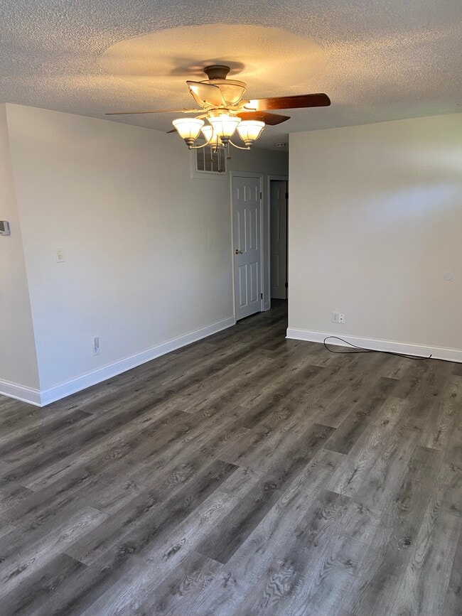 FRONT LIVING ROOM - 4258 Packard Dr