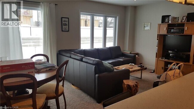 Photo du bâtiment - 166 Templewood Dr