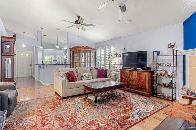 Building Photo - 6 Oak Village Dr