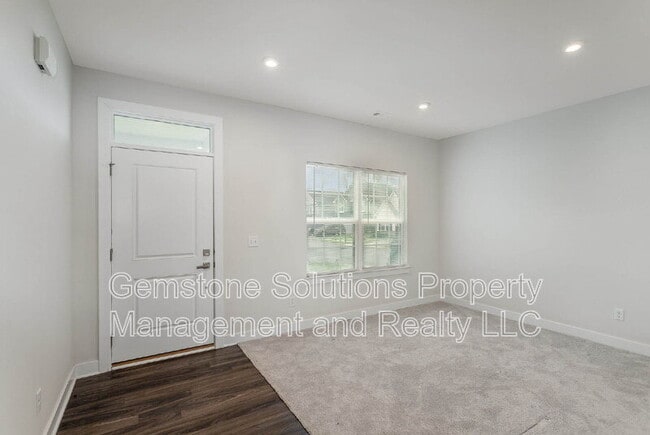 Building Photo - 3301 Somerset Ln