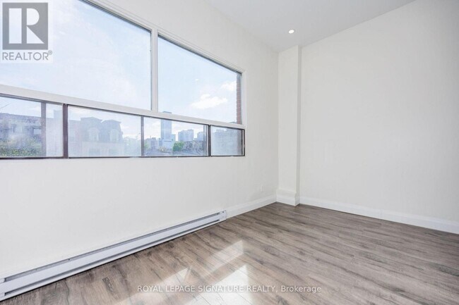 Building Photo - 414 Spadina Ave.