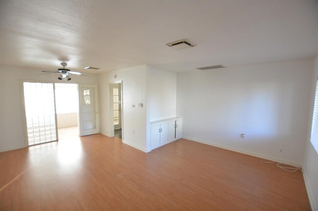 Foto del edificio - 2804 Woodland Hills Ave