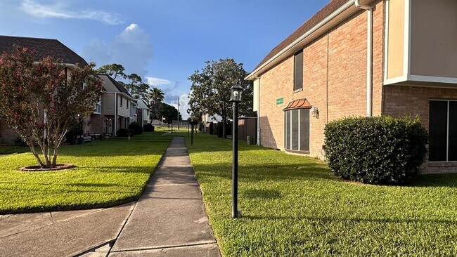 Building Photo - 4205 Benard Ct