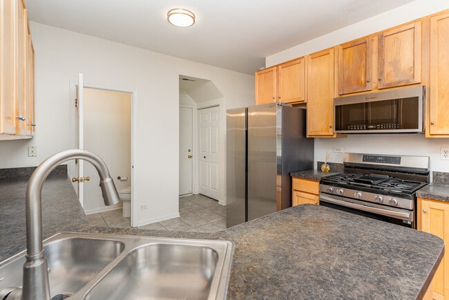 Building Photo - 593 Springbrook Trail N