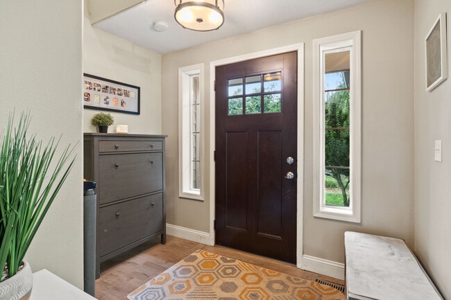 Building Photo - 5705 Woodside Dr SE