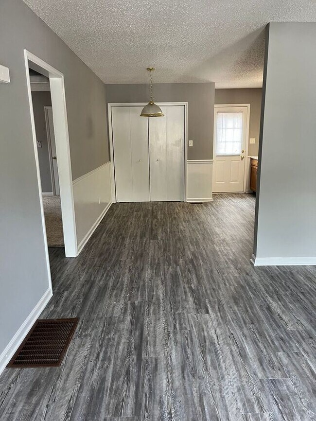 Building Photo - OakRidge, Kannapolis NC, 2br 1.5ba garden ...