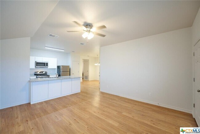 Building Photo - 1805 Clovis Dr