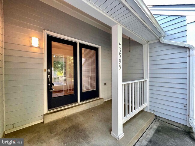 Building Photo - 43595 Osage Ct