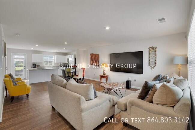 Building Photo - 653 McCormick Ln