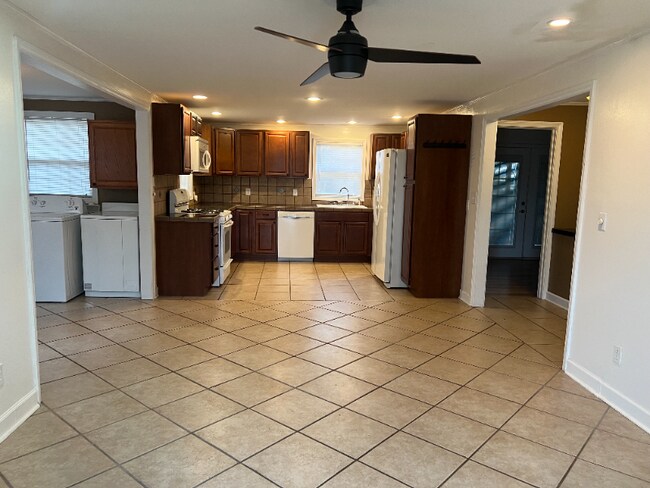 Building Photo - 80 18th Ave NW