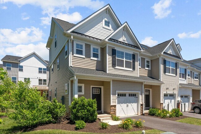 Foto del edificio - Elegant 3-Bedroom Home in Isaac Court. Available the Second Week of October!