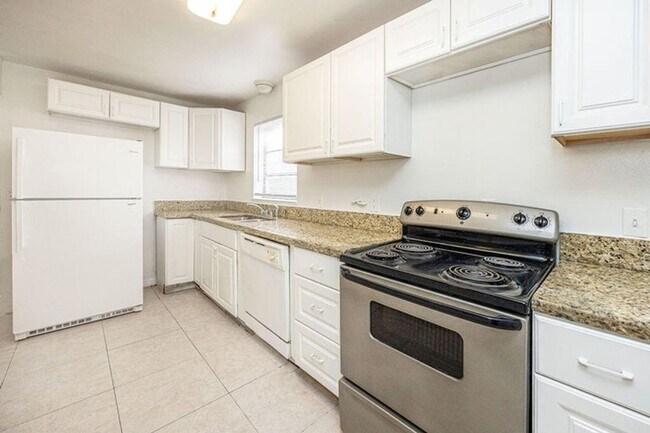 Building Photo - 547 W 3rd Street, Riviera Beach, FL 33404