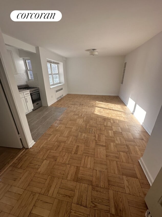 80 Knightsbridge Rd, Great Neck Plaza, NY 11021 Room for Rent in