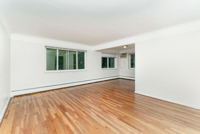 Building Photo - 3525 Linwood Ave