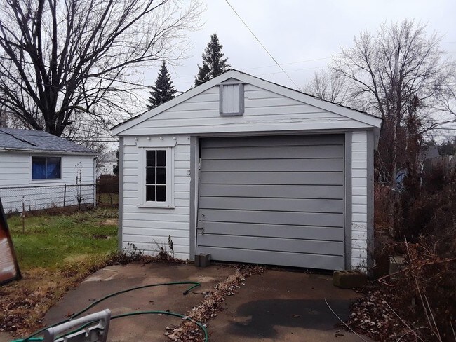 Foto del edificio - Charming home in Harper Woods