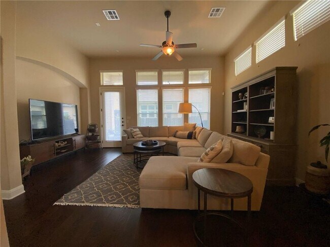 Foto del edificio - 15216 Glen Heather Dr