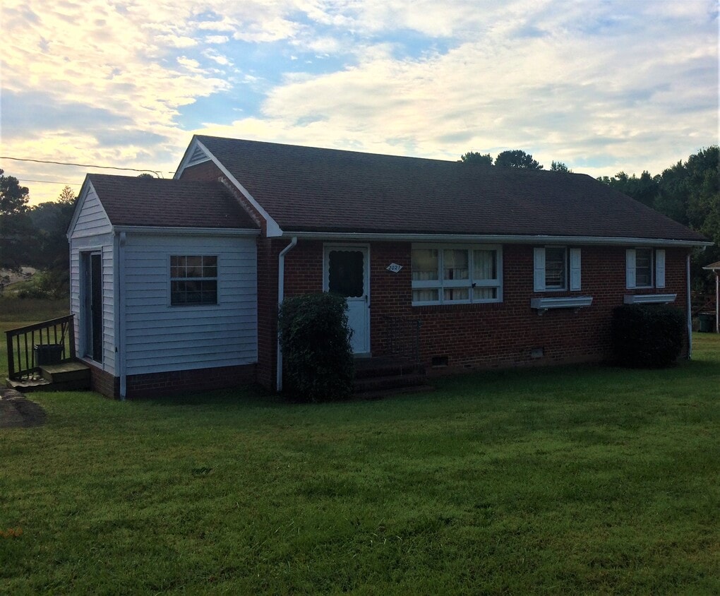 Primary Photo - 2021 N Parham Rd
