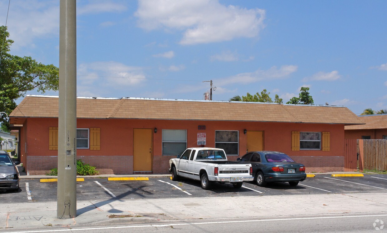 Building Photo - 4261 NW 31st Ave