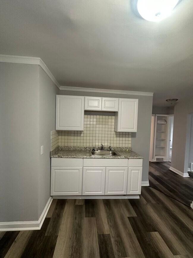 Foto del edificio - Garfield Heights three bedroom single home