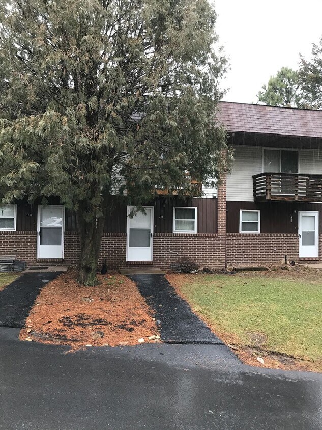 Primary Photo - State College townhouse available August!