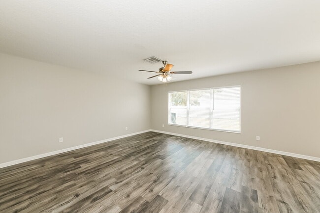 Building Photo - 11025 Golden Silence Dr