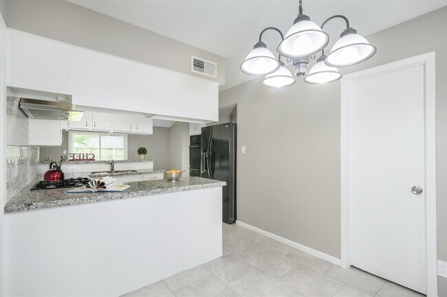 Foto del edificio - 9619 Rockhurst Dr