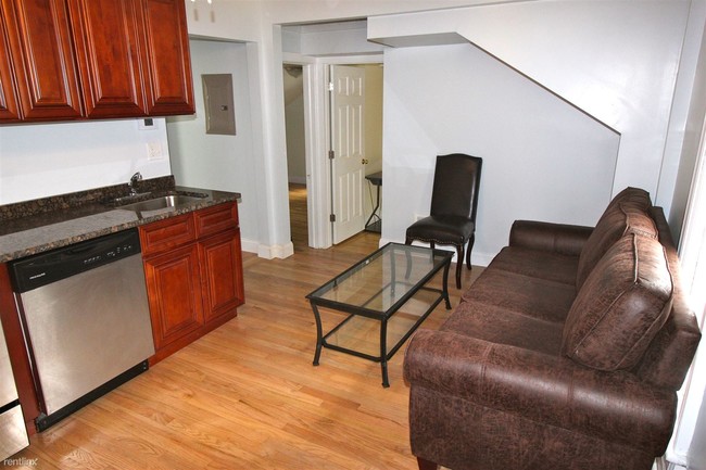 Building Photo - 2 br, 1 bath  - 713 E Kingsley St Apt 4 #4