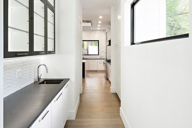 Building Photo - 55 Rosalie Rd
