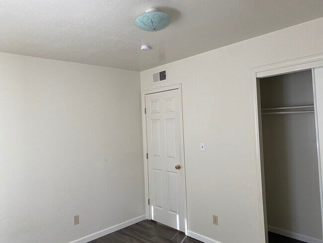 Foto del edificio - 2504 Chelwood Park Blvd NE