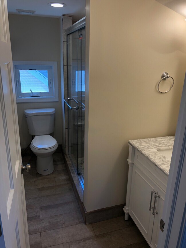 Baño - 34 W Spring Ave